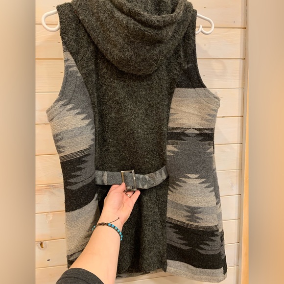 Cativa Tribal Print Vest - Picture 3 of 4